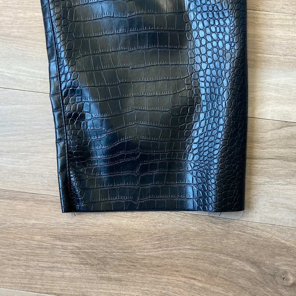 Baccini embossed black beauty pant faux crocodile animal print 10 - Picture 17 of 17